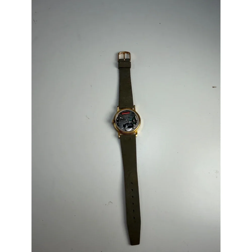 Vintage Cat Chasing Mouse Gold Tone Watch Gray Band Unisex 32mm